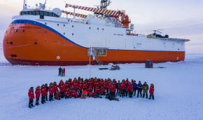 The North Pole expedition begins its work on an ice floe