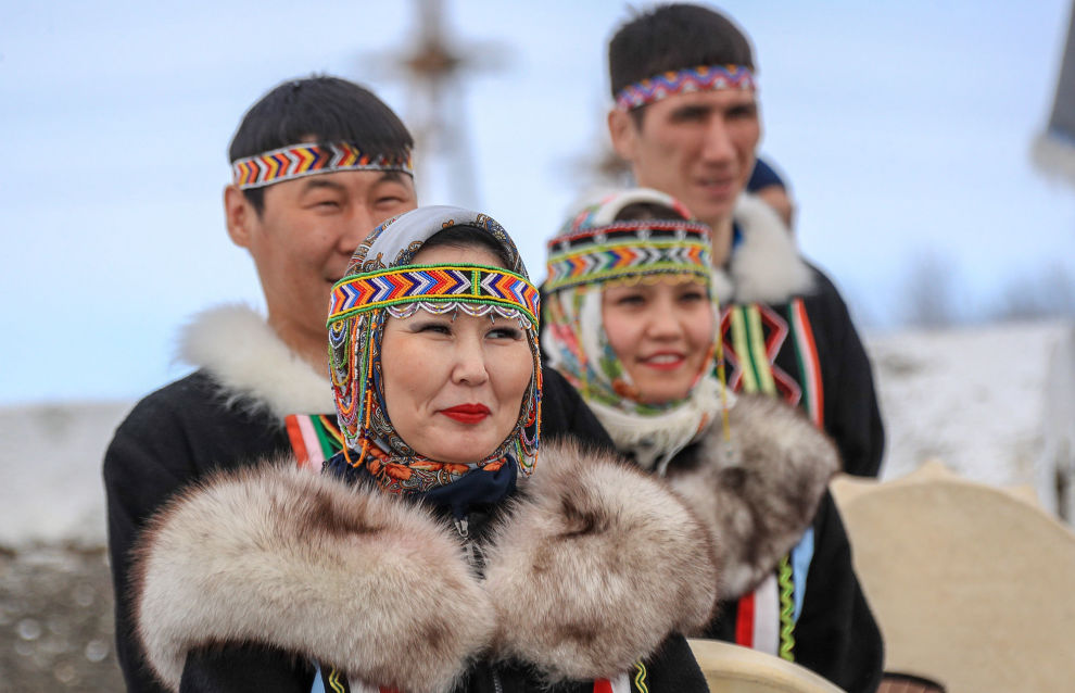 Жители Крайнего Севера в национальных костюмах