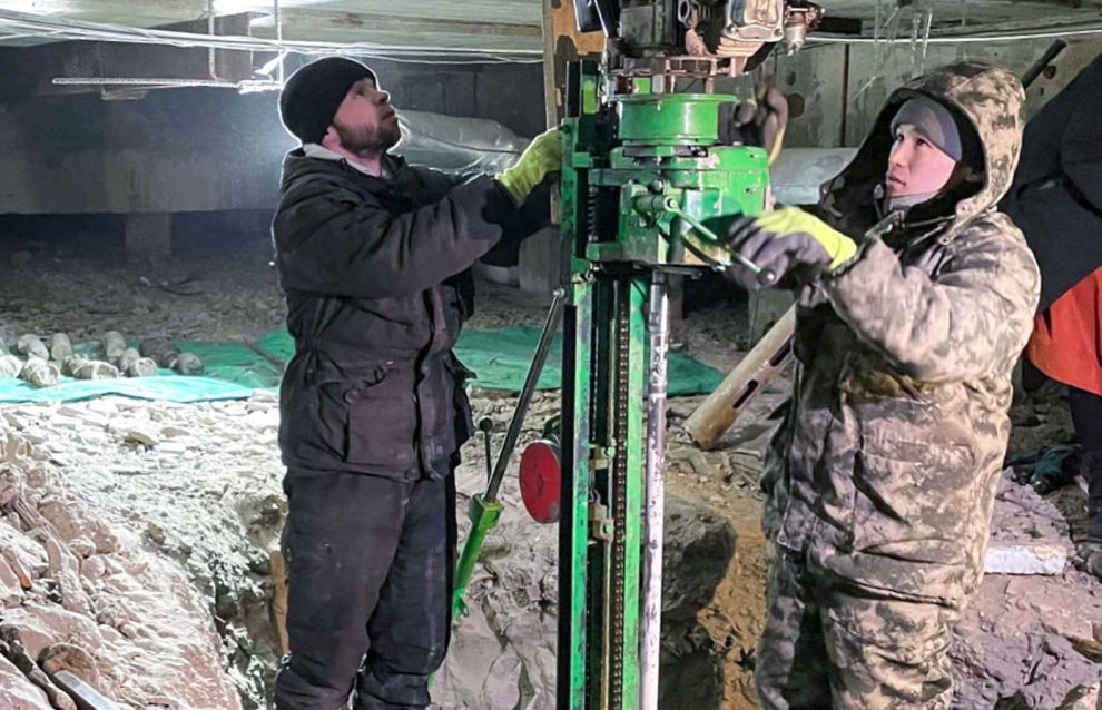 Drilling a well for evaluating the response of permafrost layers to climate change 