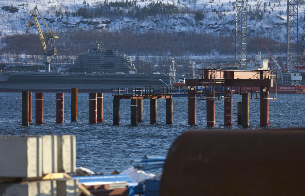  Работы на строительной площадке универсального морского порта «Лавна» на западном берегу Кольского залива в Мурманской области