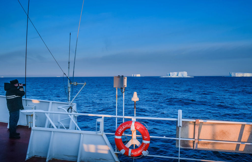 Научное судно «Михаил Сомов» снялось с мели в акватории Земли Франца-Иосифа