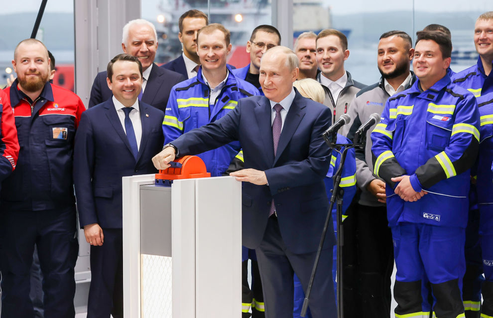 President of Russia Vladimir Putin at the launch ceremony for the first LNG production line on gravity-based structures, part of the Arctic LNG-2 project, at the Novatek‒Murmansk LNG Construction Center
