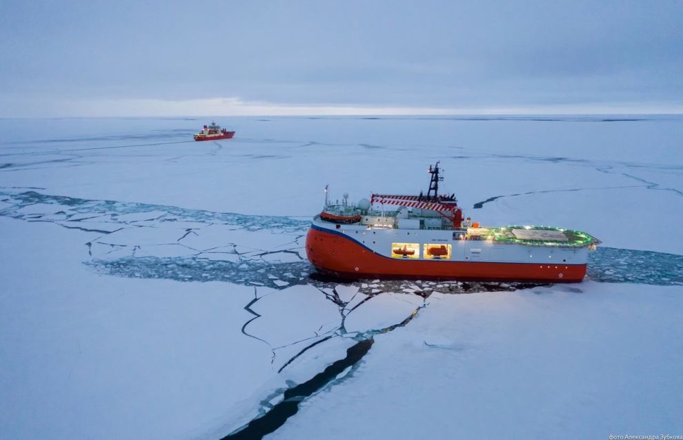 North Pole expedition changes ice floes for the first time

