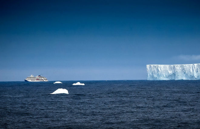 В Арктике на мель сел круизный лайнер с 206 пассажирами на борту