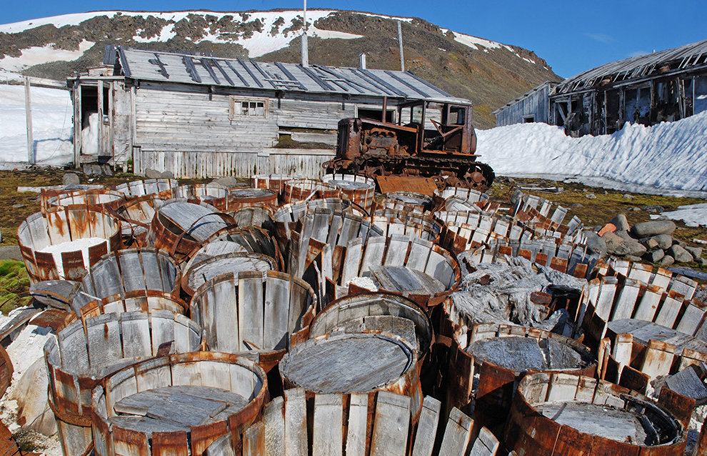 The abandoned polar station Tikhaya