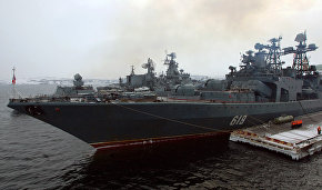 Большой противолодочный корабль «Североморск» у пирса в порту Североморска