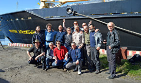 Members of the North Pole-2015 drifting ice station team meet in Murmansk