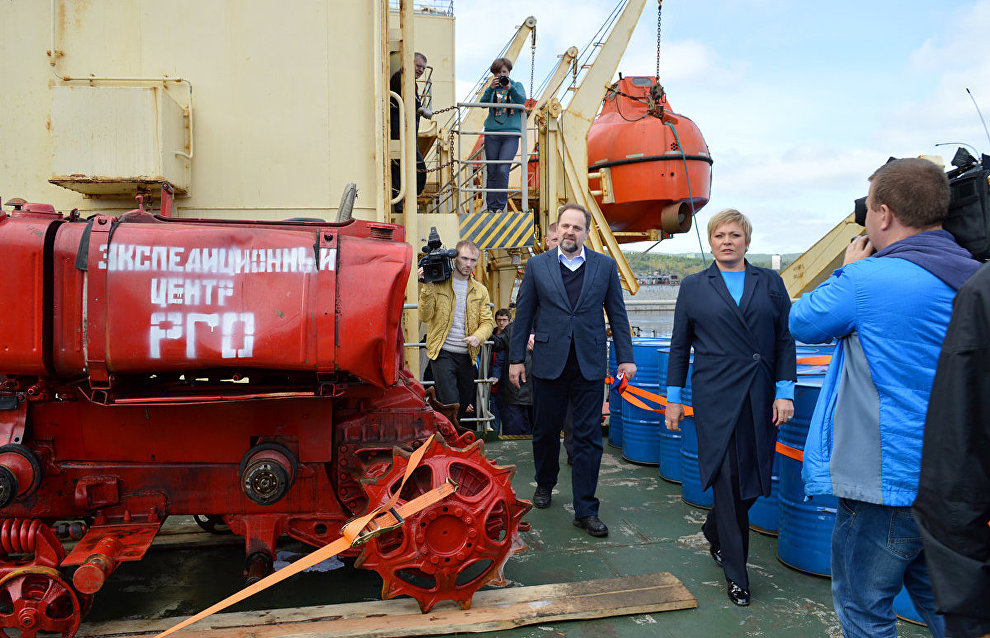 Встреча личного состава завершившей работу дрейфующей станции «Северный полюс – 2015» в порту Мурманска