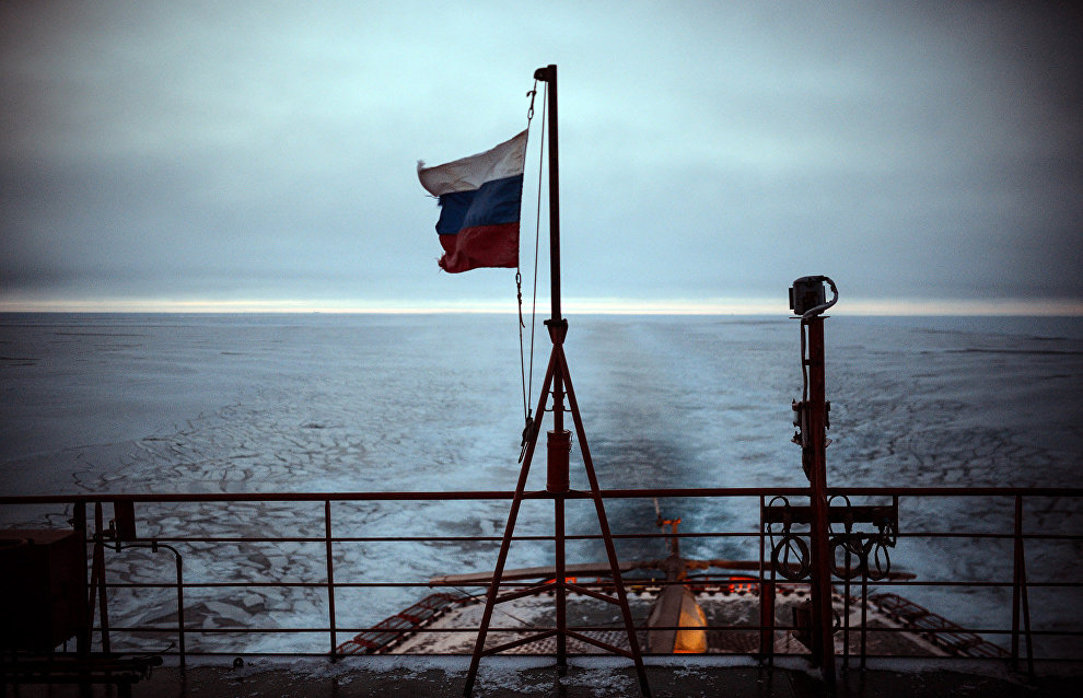 Российское надводное судно достигло Северного полюса в сотый раз