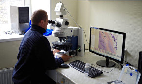 Работа с микроскопом в химико-аналитической лаборатории РНЦШ