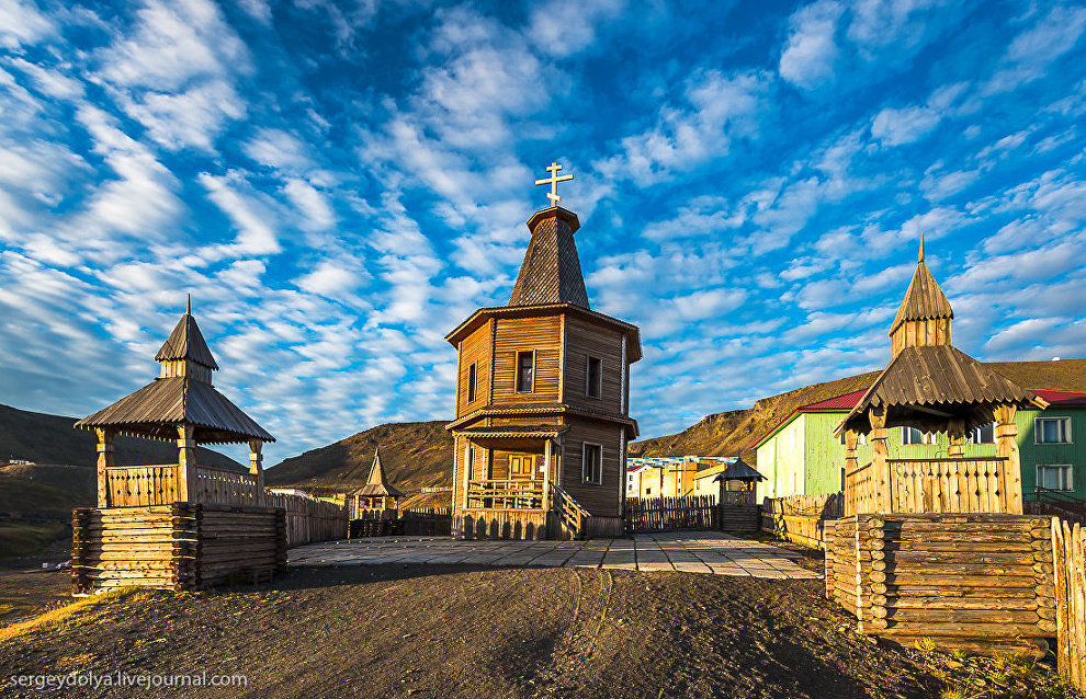 144  A chapel in Barentsburg. Although the town lacks its own parish, services are conducted once every two months by a Russian Orthodox priest from Oslo. Photo by Sergei Dolya