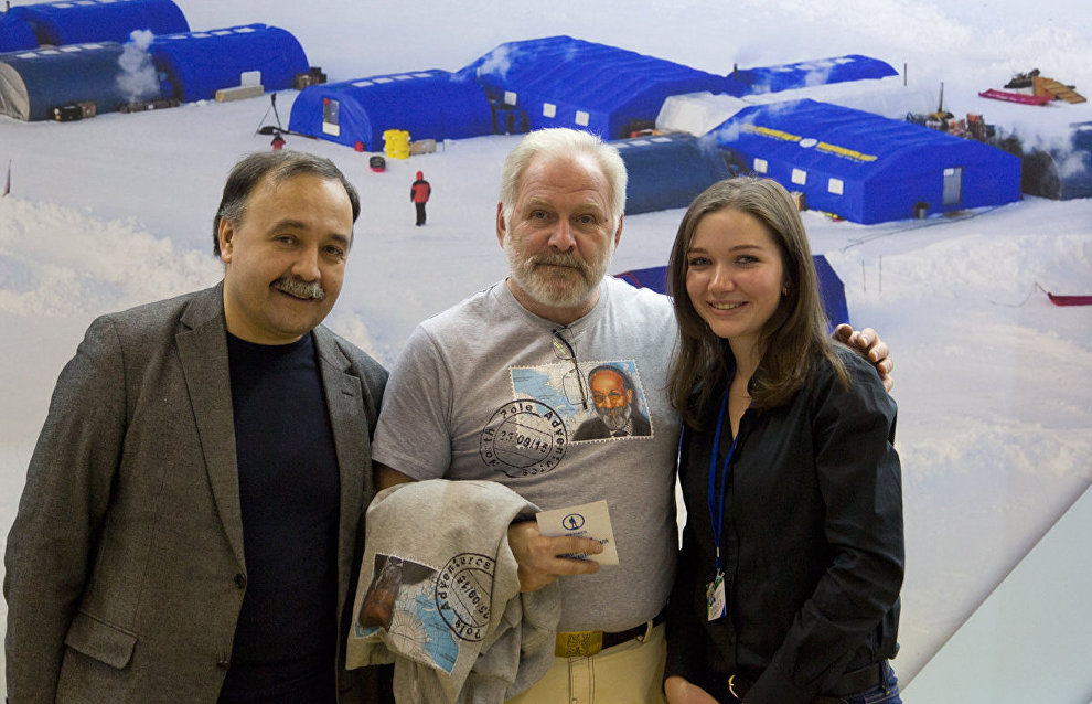 Festival visitors with Sergei Insarov, vice-president of the Russian Parachute Federation, center