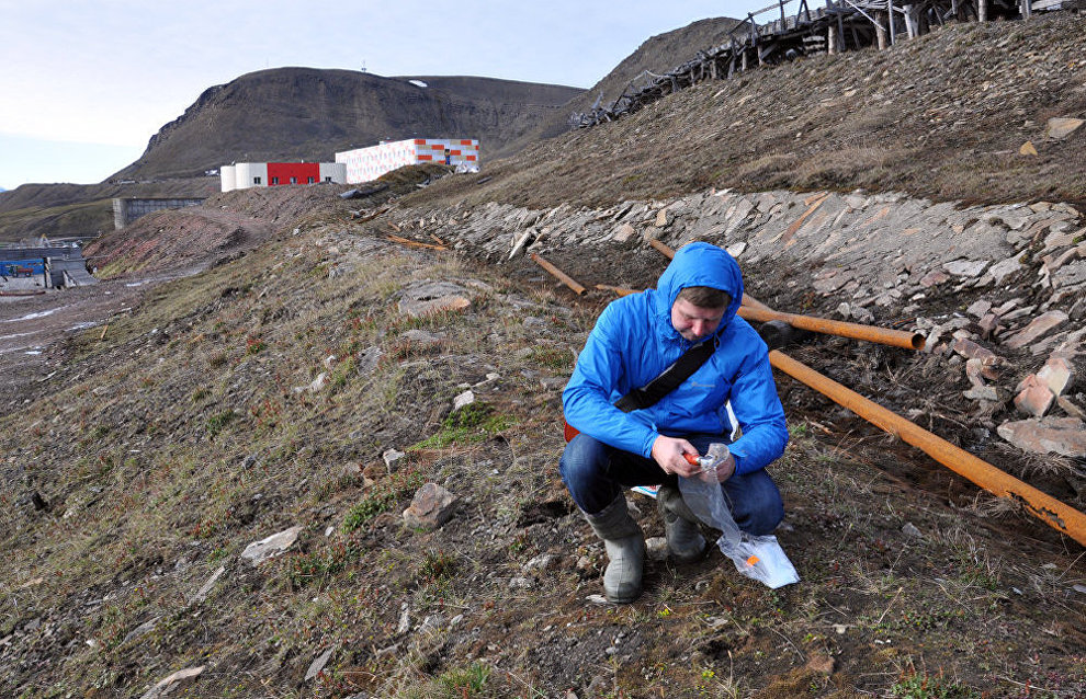 Collecting soil samples to detect ecotoxicants in the village of Barentsburg, Svalbard
