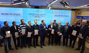Полярников, работавших на дрейфующей станции «Северный полюс – 2015», наградили почётными грамотами