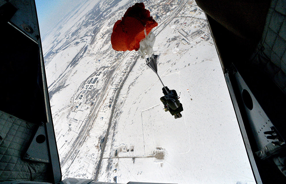 Airborne Forces paratroopers to land on Arctic ice floe
