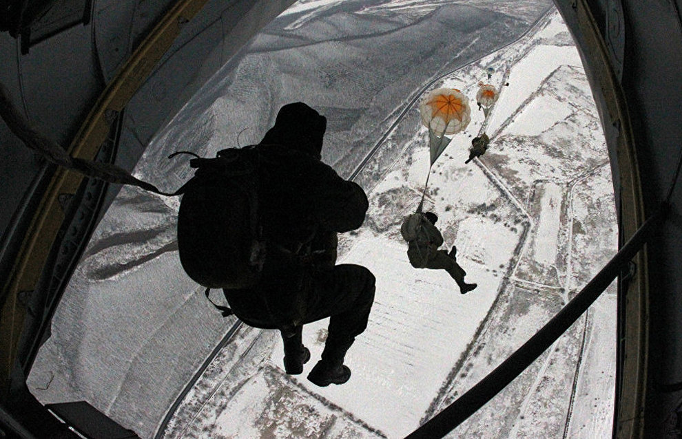 Парашютисты ЦСКА совершат прыжки на Северном полюсе