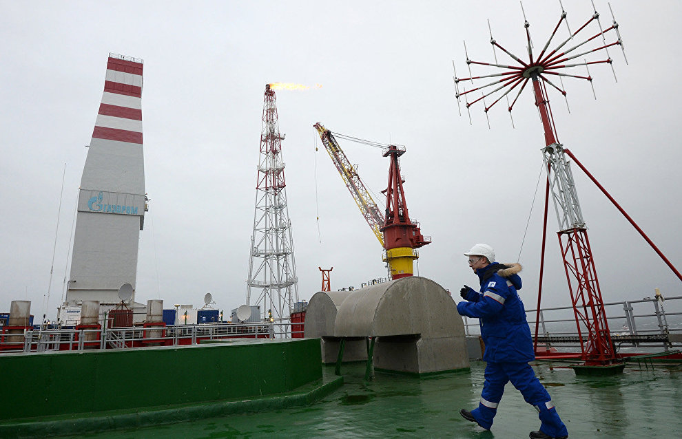 Arctic oil spill cleanup equipment tested at Prirazlomnaya