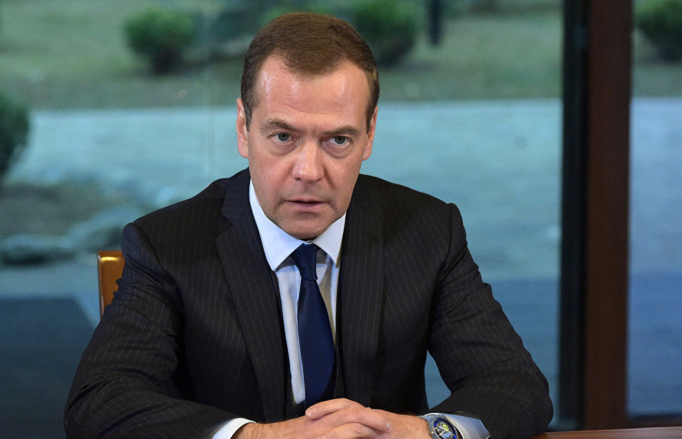 Медведев: РФ наращивает присутствие в Арктике