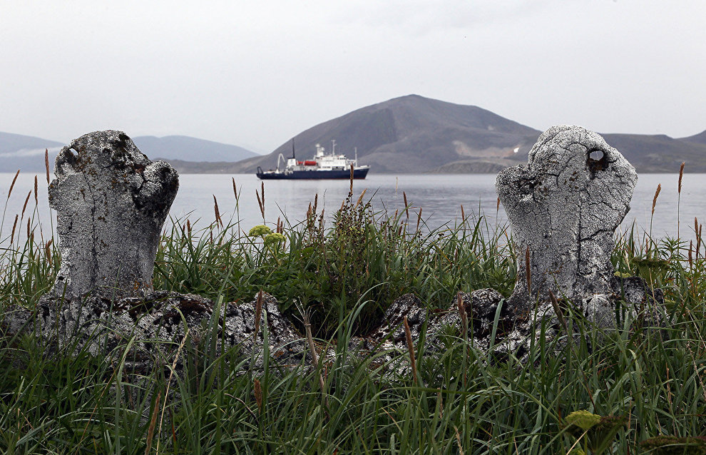 «Китовая аллея» - древнее эскимосское сооружение на острове Ыттыгран, Чукотский автономный округ