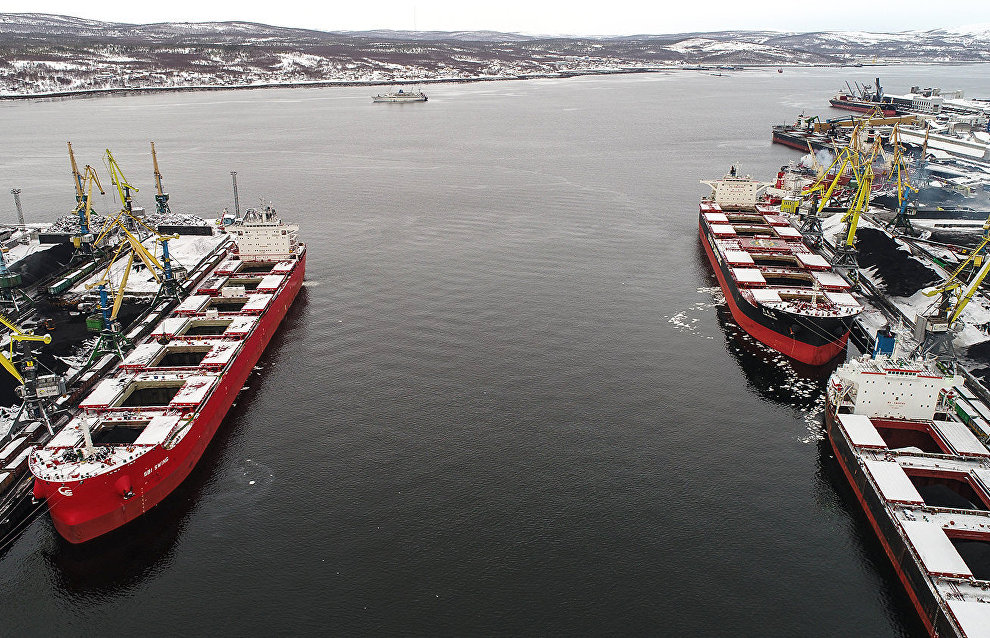 Минпромторг предлагает перевозить углеводороды из Арктики на построенных в РФ судах