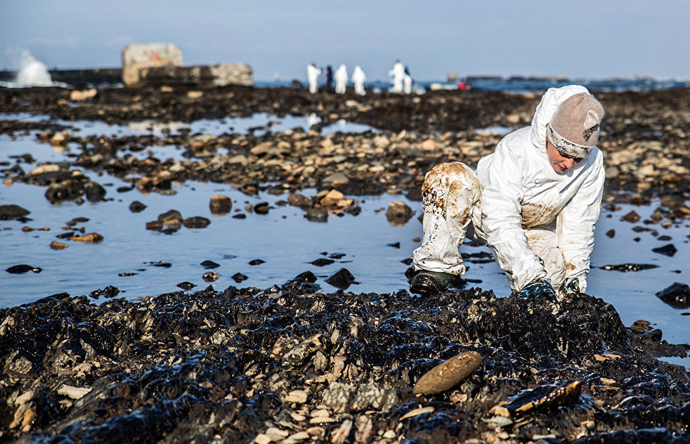 Russian scientists develop substance for removing Arctic oil spills