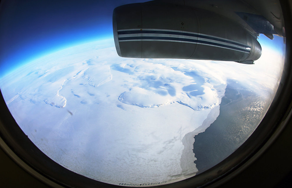 Авиаэкспедиция по Арктике задерживается в Канаде