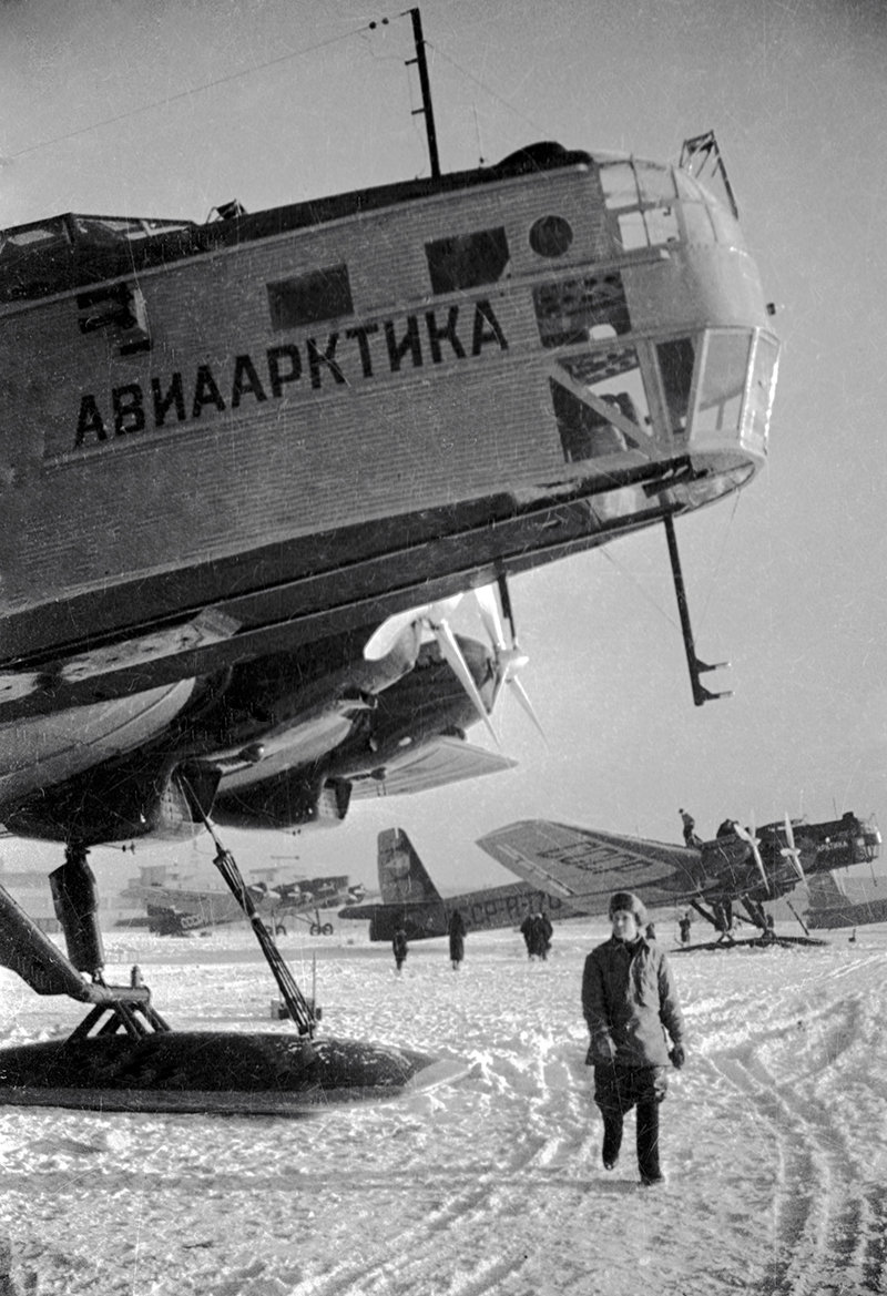 Technicians preparing airplanes for flight to the North pole