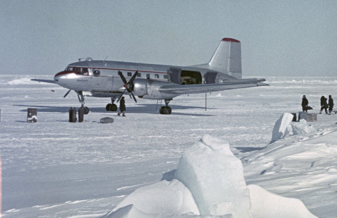 An Ilyushin Il-14 Crate plane has delivered cargoes for the North Pole 9 drifting station in the Arctic Ocean