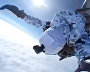 Российские десантники совершают групповое десантирование с самолета Ил-76 на новых парашютных системах с высоты 10 000 метров в экстремальных условиях Арктики в районе архипелага Земля Франца Иосифа