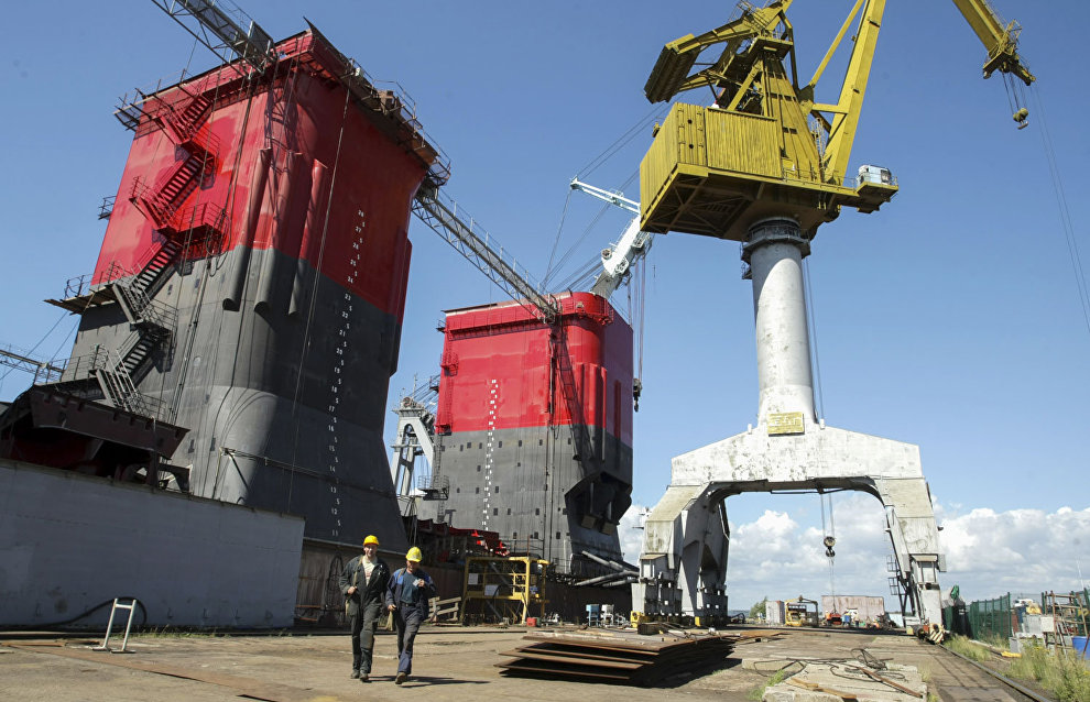Полупогружная буровая установка Северное сияние на территории ОАО Выборгский судостроительный завод