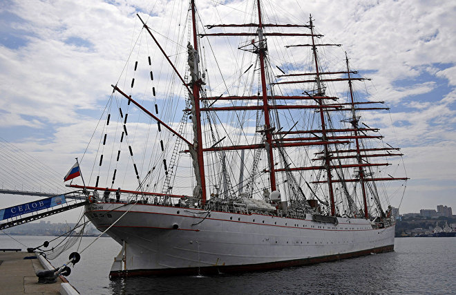 Sailing ship Sedov sets out for Arctic expedition from Vladivostok