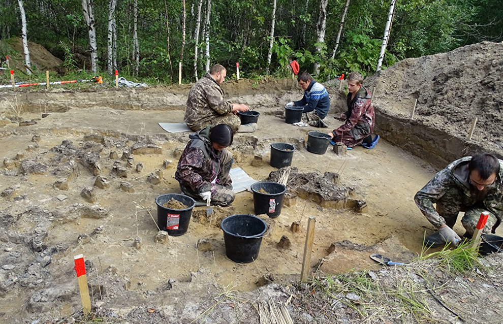 Ямальские учёные нашли остатки древних жилищ и фрагменты керамики эпохи бронзы