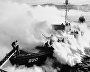 Корабли высадки прикрываются дымовой завесой после того, как бойцы сошли на берег