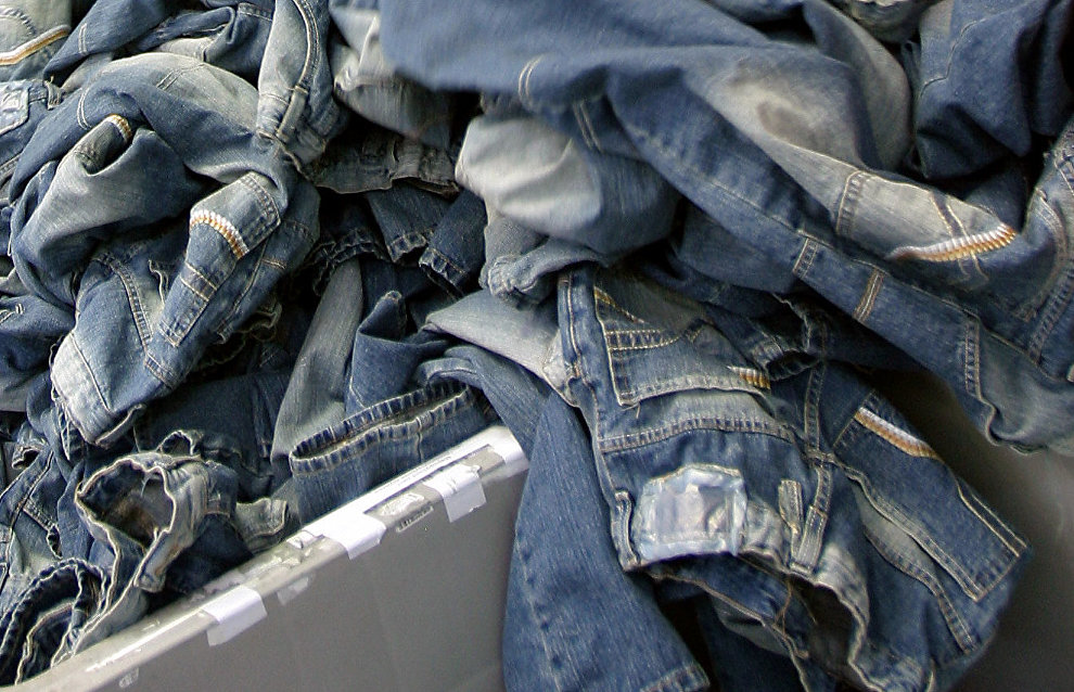 Indigo denim microfibers from blue jeans are polluting lakes and Arctic regions of Canada