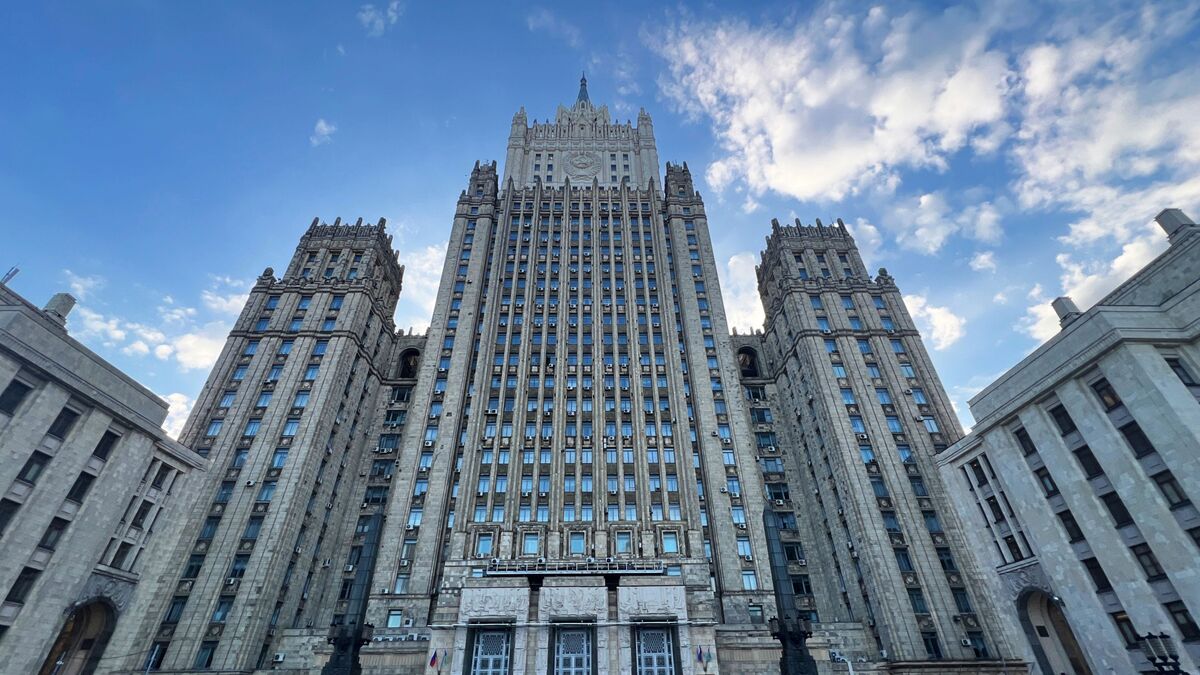 Здание Министерства иностранных дел РФ в Москве