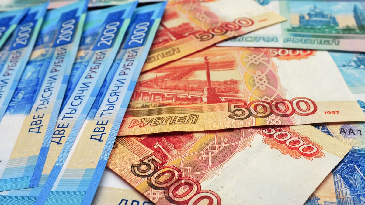 Банкноты номиналом 1000, 2000 и 5000 рублей