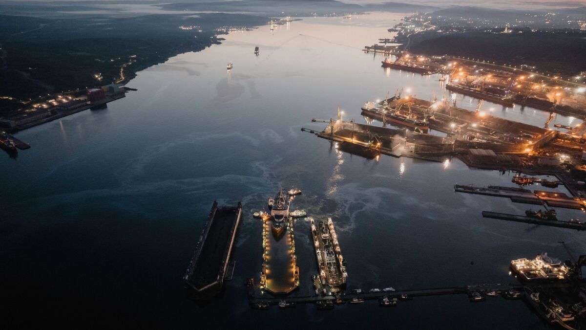 Вид на морской порт 