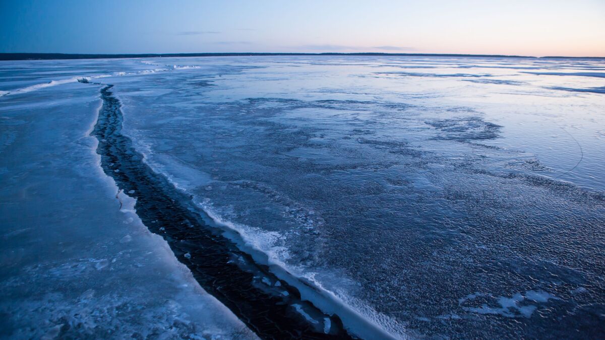 Разрез льда на озере