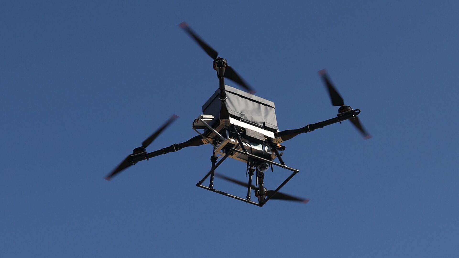 Доставка груза с помощью беспилотника - РИА Новости, 1920, 17.11.2025