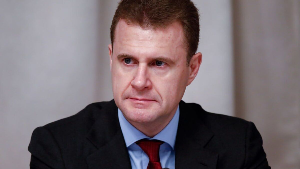 Глава Минвостокразвития Алексей Чекунков на парламентских слушаниях в Госдуме