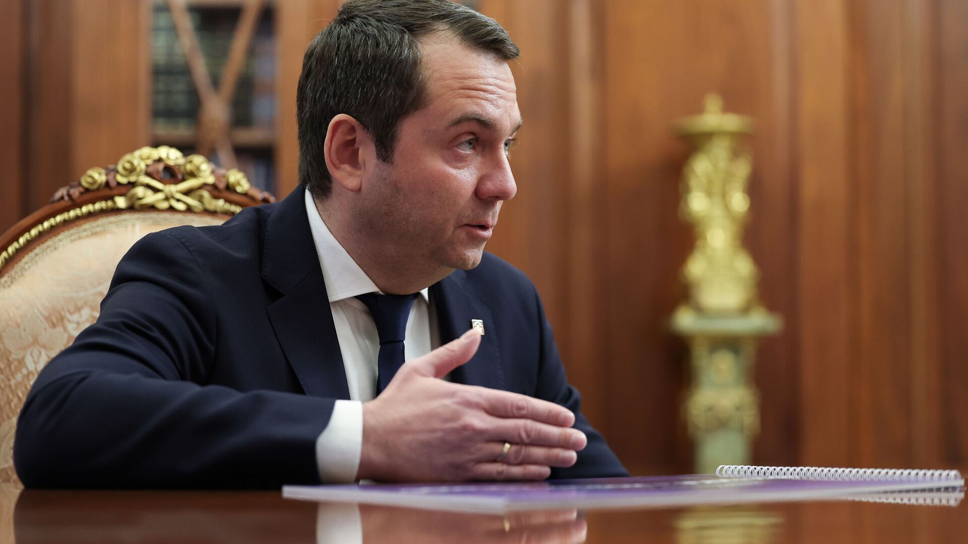 Губернатор Мурманской области Андрей Чибис во время встречи с президентом РФ Владимиром Путиным - РИА Новости, 1920, 27.11.2025