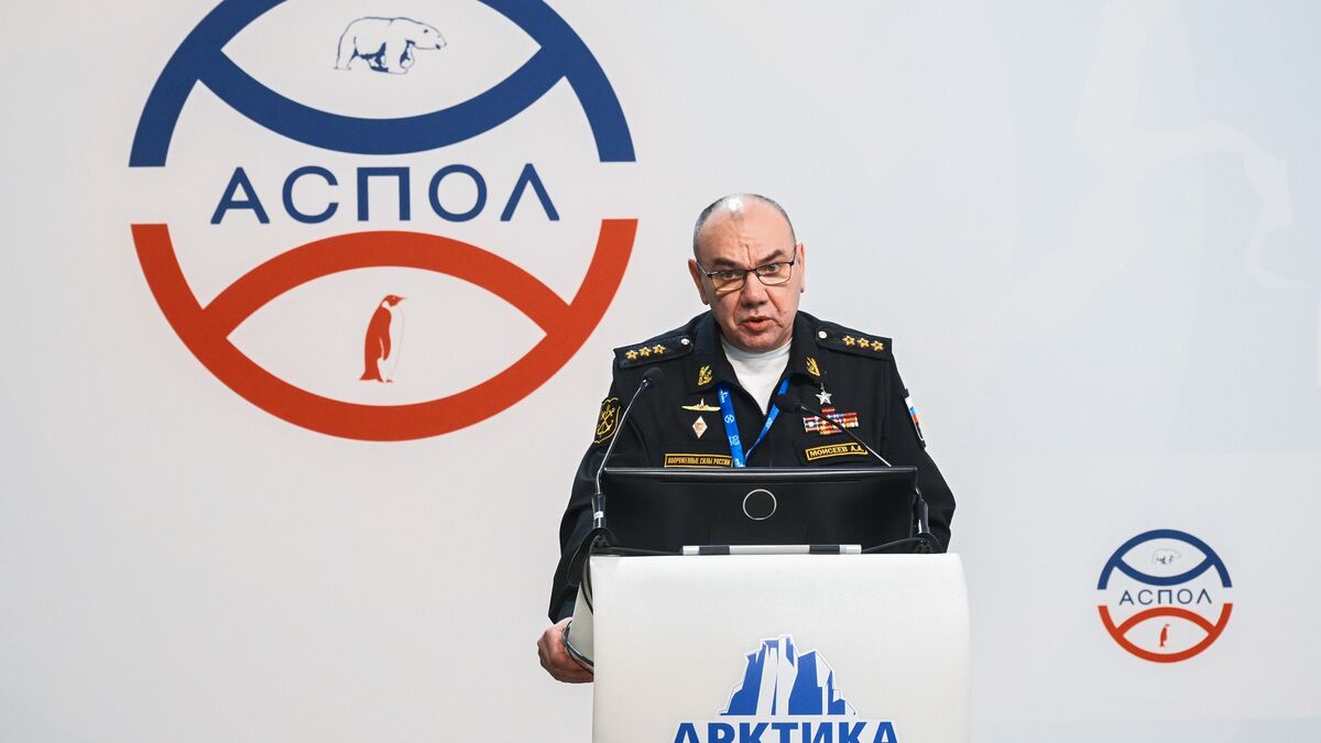 Главнокомандующий ВМФ РФ адмирал Александр Моисеев на XV Международном форуме Арктика: настоящее и будущее имени А.Н. Чилингарова в Санкт-Петербурге