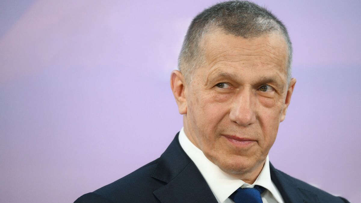 Заместитель Председателя Правительства – полномочный представитель Президента РФ в ДФО Юрий Трутнев