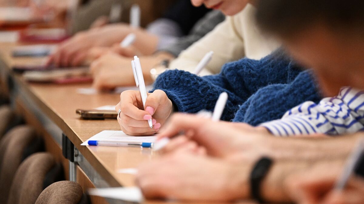 Студенты во время лекции