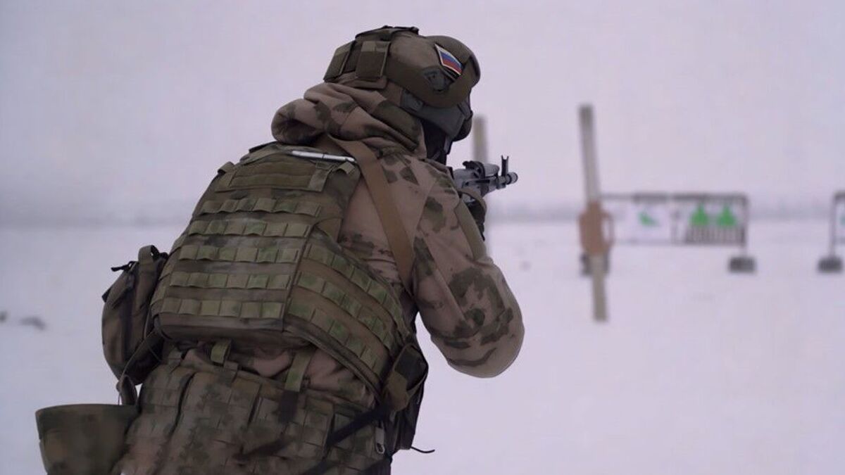 Комплексные полевые занятия отряда мобильного особого назначения «Север» в Новом Уренгое