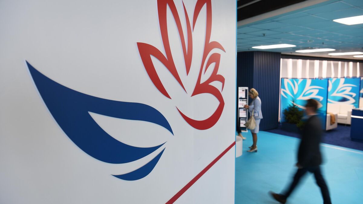 Стенд с логотипом Восточного экономического форума