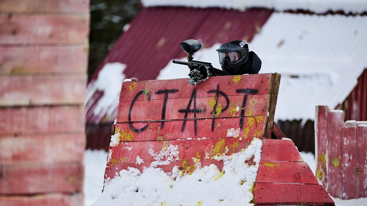 Участник клуба во время игры