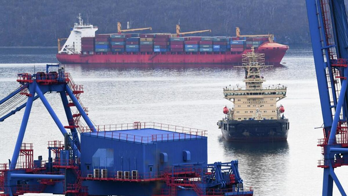  Суда во Владивостокском морском торговом порту (ВМТП)