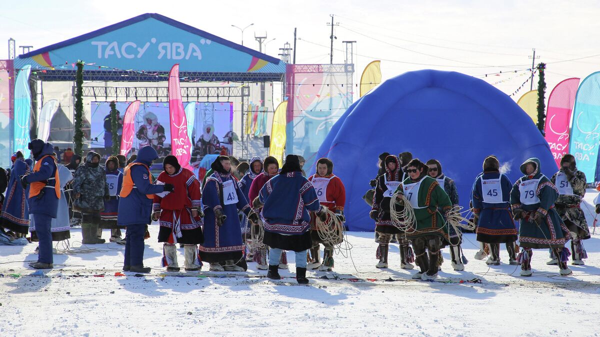 Спортивное состязание по метанию тынзяна на хорей на Дне оленевода – 2026 в посёлке Тазовском 