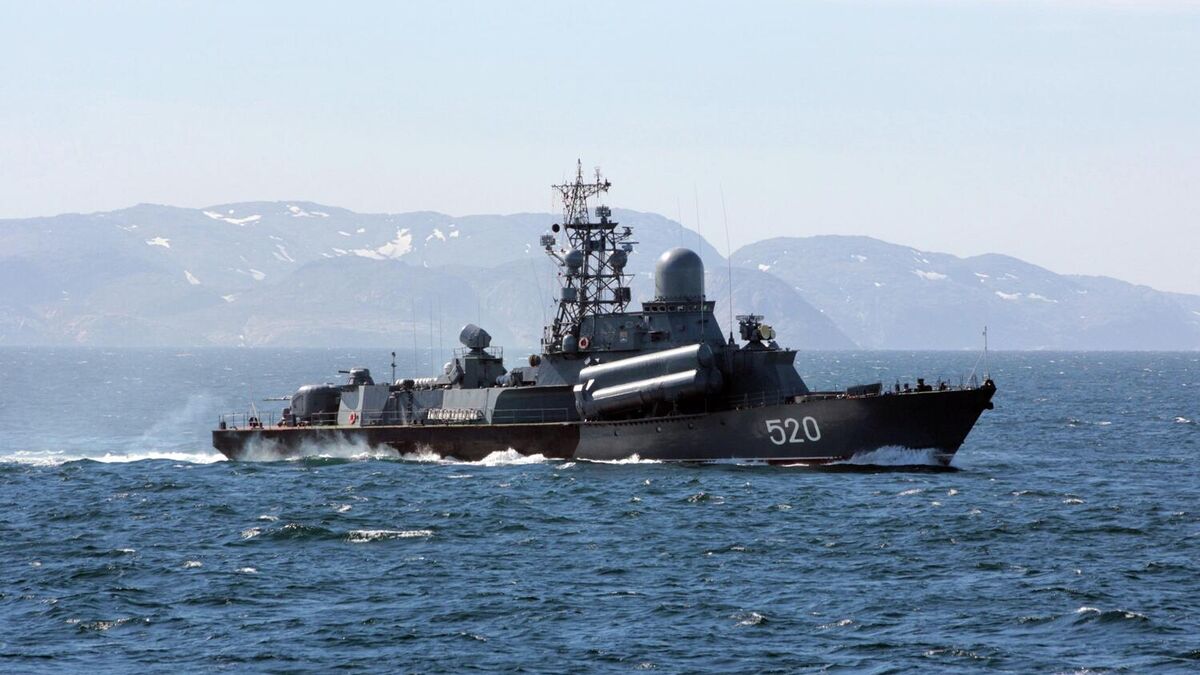 Корабль Кольской флотилии на боевой подготовке в Баренцевом море